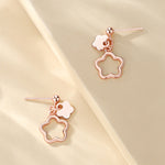 The Earrings of Flower Pattern